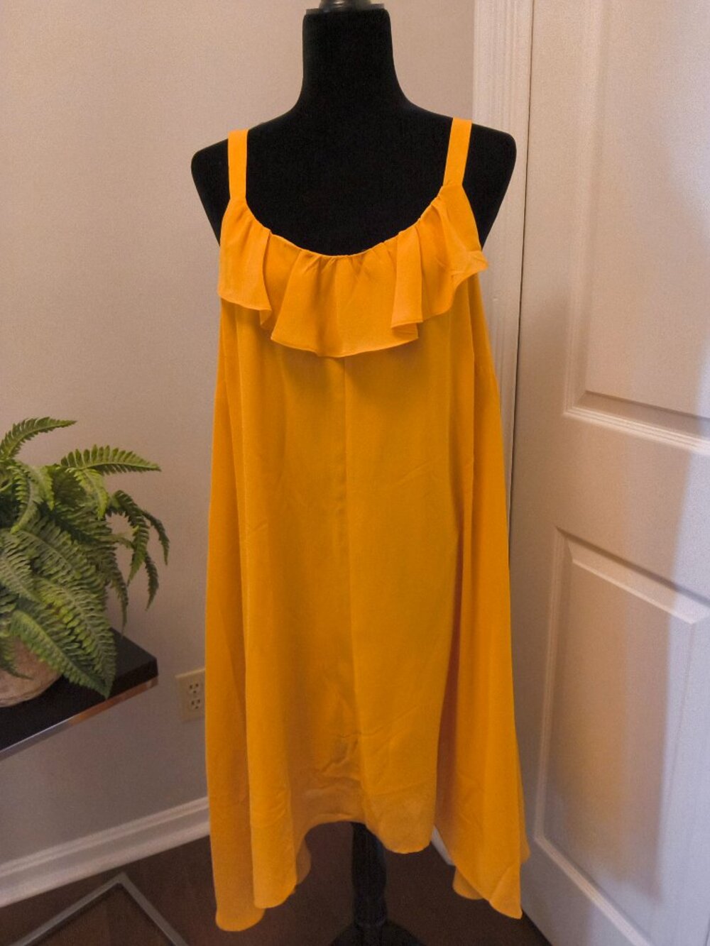 Kate & Mallory Marigold Dress - Size Large. NWOT